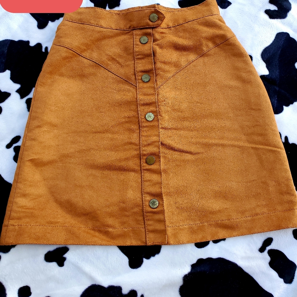 H&M Suede Skirt 🌻